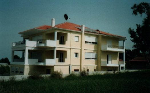 Πωλείται εκπληκτική βίλα κοντά στην Πρέβεζα και αποτελείται από τρεις ανεξάρτητους ορόφους