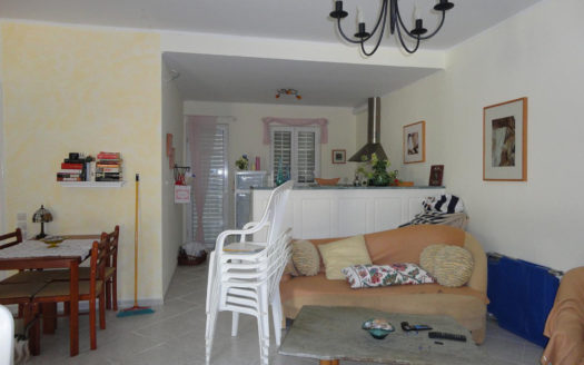 Πωλείται μονοκατοικία μέσα σε οικόπεδο 817 τμ