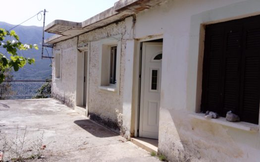 Πωλείται διώροφη πέτρινη μονοκατοικία 60 τ.μ. στις Παπαδάτες