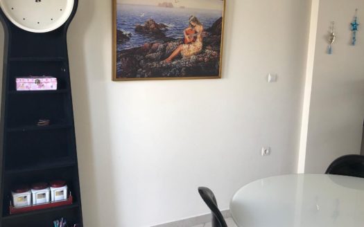 Πωλείται μεζονέτα στην παραλία Καναλίου, με θέα θάλασσα, σε απόσταση 30 μέτρα από τη θάλασσα.