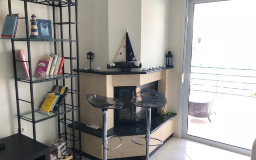 Πωλείται μεζονέτα στην παραλία Καναλίου, με θέα θάλασσα, σε απόσταση 30 μέτρα από τη θάλασσα.