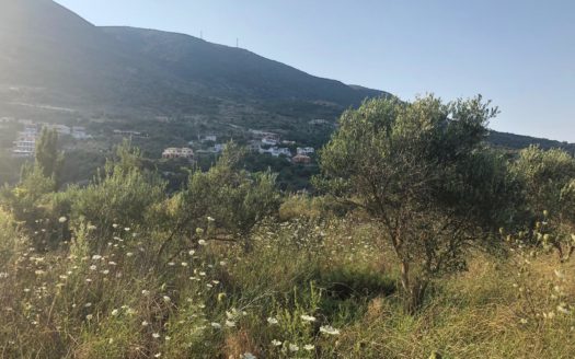 Πωλείται γωνιακό οικόπεδο με εμβαδόν 606,17 τμ, με ΣΔ 0,5 στην Πόντη Βασιλικής Λευκάδος