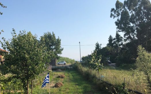Πωλείται γωνιακό οικόπεδο με εμβαδόν 606,17 τμ, με ΣΔ 0,5 στην Πόντη Βασιλικής Λευκάδος