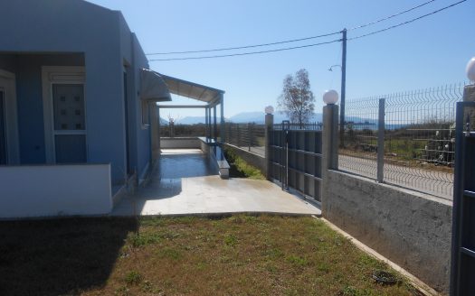 For sale in Aktio, a newly built house with an area of 120 sqm, built on a plot of 600 sqm corner in front of the sea – beach