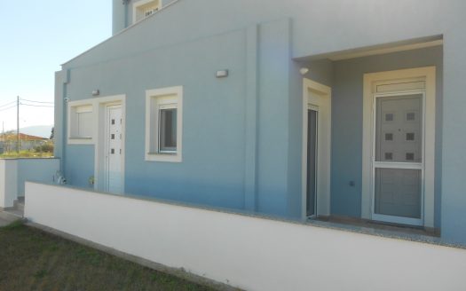 For sale in Aktio, a newly built house with an area of 120 sqm, built on a plot of 600 sqm corner in front of the sea – beach