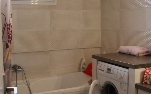 A corner and sunny detached house for sale in the Lefkaditika area