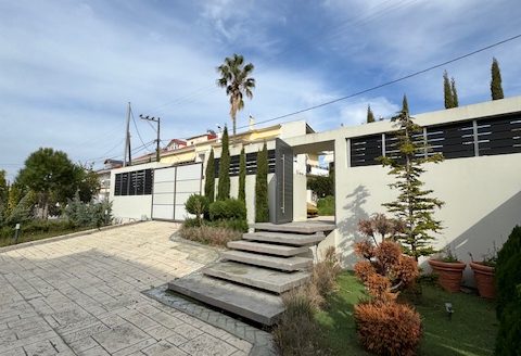 Πωλείται μονοκατοικία 200 τμ στη Παραλία Καναλίου σε οικόπεδο 1590τμ και με υπόλοιπο δόμησης 200 τμ.